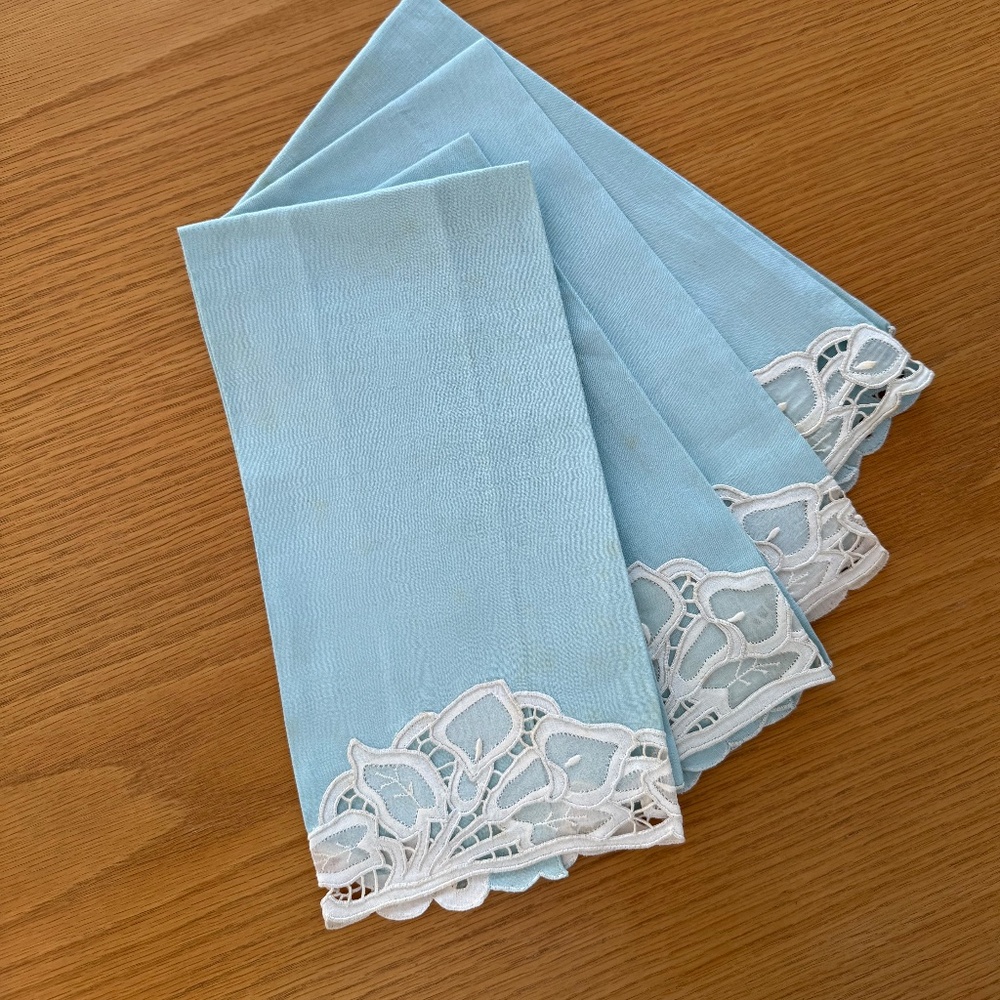 SET OF 4 VINTAGE LINEN HAND TOWELS